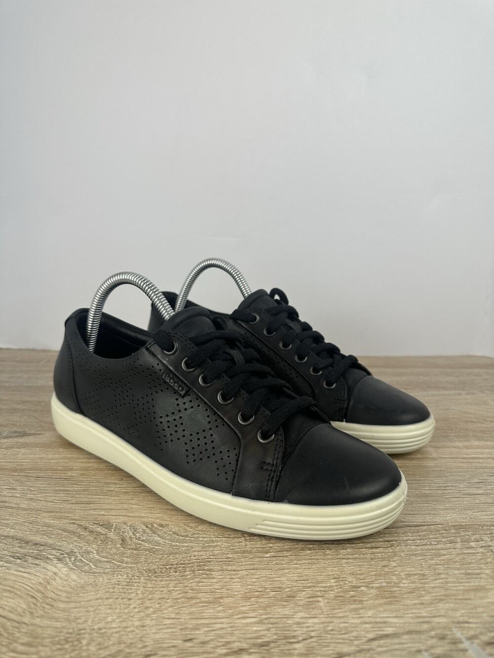 ECCO Soft 7 Women’s Black Leather Sneakers Lace Up Comfort Shoes US 9 EU 40